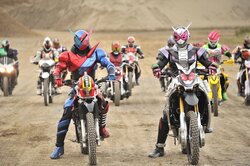 『仮面ライダー平成ジェネレーションズFOREVER』浅倉大介が歌う主題歌スペシャル映像公開　歴代OP20曲をリミックス