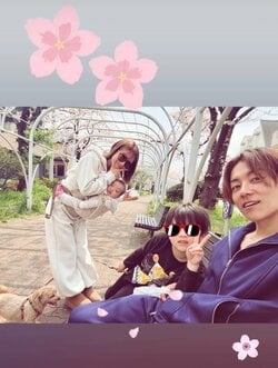 杉浦太陽、妻・辻希美や三男・幸空くん＆次女・夢空ちゃんとお花見を満喫「満開のうちに見ておかないと」