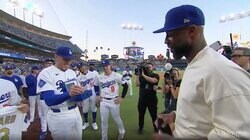 ドジャー・スタジアムに元ド軍の“功労者”が凱旋！ フリーマンがリング贈呈、“友情”伺わせる一幕…大谷も拍手