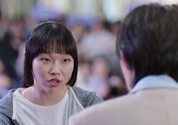 「あんたにいくら使ったと思ってんの？」サイン会でファンが机を叩き怒号！自宅侵入まで…過激すぎるアイドルファンの描写が話題に ドラマ『アイドルアイ』