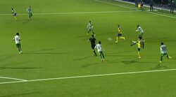 「バケモノすぎる」20歳日本代表FW、35m超の低弾道スルーパスで神アシスト「あの距離をあのスピードで…」「FWの出すパスじゃないだろ」ファン驚愕