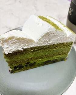 藤あや子、カフェで購入したケーキを絶賛「濃厚だけど軽いしシフォン生地なので食べやすい」 