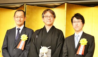 羽生善治竜王、永世七冠・国民栄誉賞の記念祝賀会が開催 安倍首相ら