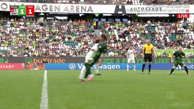 「危ない！」佐野海舟が“足裏アフタータックル”で吹っ飛ぶ…「怪我させないで」相手レッドカードもファン憤慨＆心配 4枚目