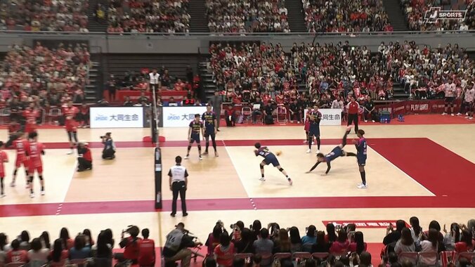 見事なフローターサーブ