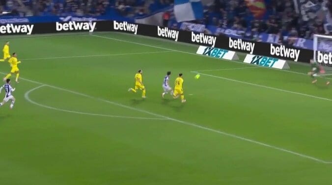 久保建英、痛恨の決定機逸「なぜ右でいった」ハーフウェイラインから超高速ラン→完璧な抜け出しからの右足フィニッシュも枠外へ…「こういうの決めないと」 3枚目