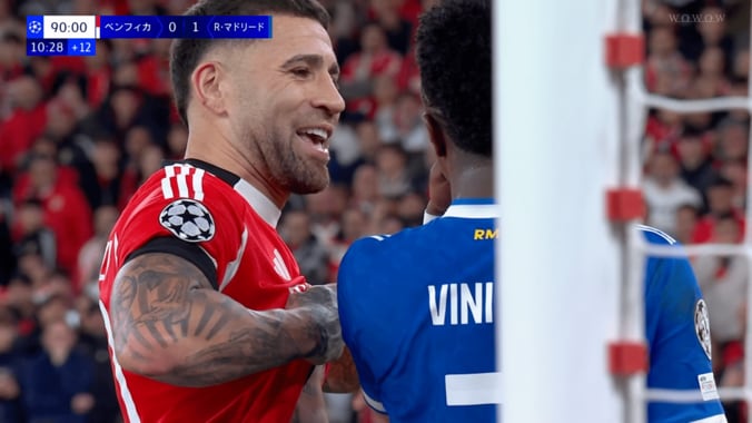 「なんて子供なんだ！」“タトゥー自慢”でヴィニシウス挑発…「W杯はメッシのおかげ」「負けてるんだぞ？」オタメンディをレジェンドが一刀両断 4枚目