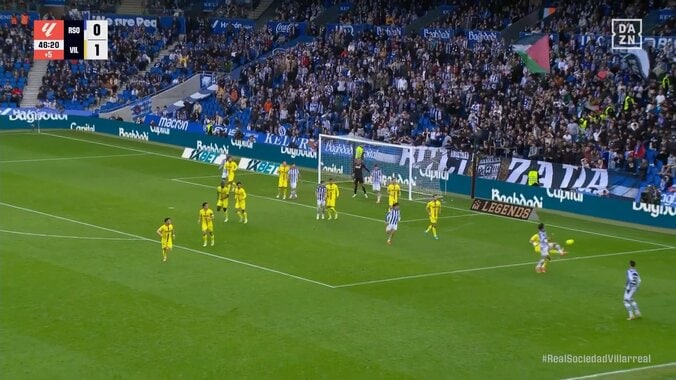 久保建英、強烈トゥーキックに悲鳴「またタケがやられた」「大丈夫か」危険プレーにスタジアム騒然もカード誘発→FK獲得で「痛いと思うけど賢いプレー」 3枚目