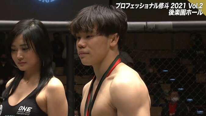 「一瞬だった！」42秒の足関“秒殺”劇 悶絶タップで足を引きずる敗者に「足壊れた？」心配の声も 2枚目