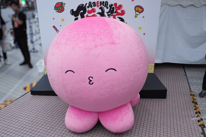 【写真・画像】渋谷の街に全11キャラクターが降臨！「ABEMAアニメ祭」キャラクターグリーティング＆シネマ上映レポート　7枚目