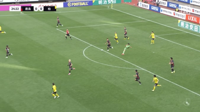 「また神に近づいた…」鹿島最強GKの“ありえない切り替え”にファン衝撃！PKキャッチ→60m超絶パントキック「レベル高すぎ」 3枚目