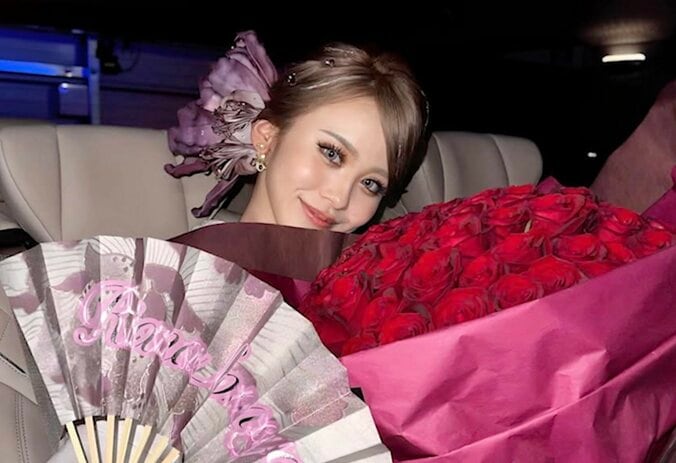 【写真・画像】総額3億円以上！千葉の不動産王の娘、15台の高級車が並ぶ自宅駐車場を公開　1枚目