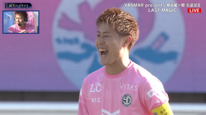 “黄金の左”を炸裂！本田圭佑が「ガチすぎる」「まったく遠慮なし笑」主役・柿谷曜一朗も驚愕のダイレクトボレー「威力がすごい」 5枚目