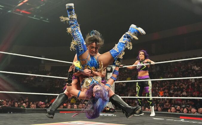 ライラのガットレンチ・パワーボムが炸裂