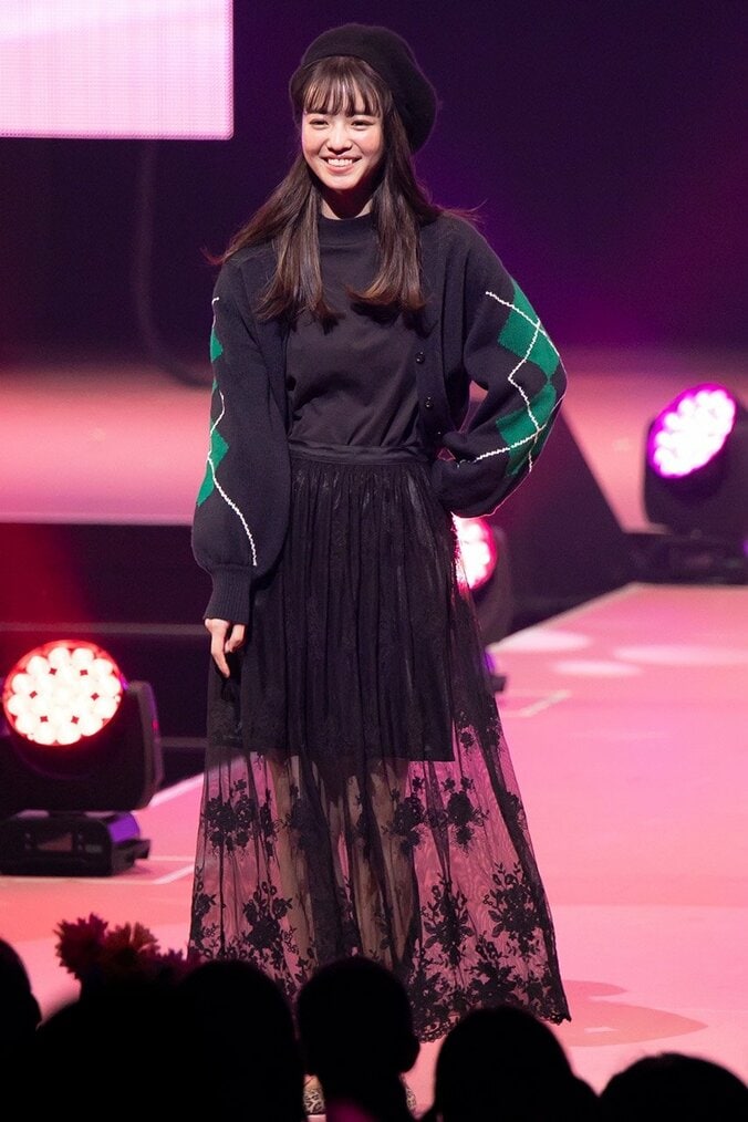 竹内涼真＆浜辺美波、新田真剣佑のサプライズ登場に大歓声！ -Seventeen 夏の学園祭2018【画像集】 38枚目