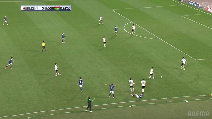 「ほんま荒いな」久保建英にハプニング発生「顔面に肘が…」「怪我させないで」強烈エルボー被害でピッチに大の字…危険プレーにファン憤慨 5枚目