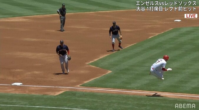 【画像】打球を避ける大谷 1枚目