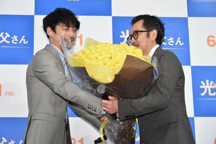 坂口健太郎、吉田鋼太郎から「意外と社交的じゃない」と言われてしまう