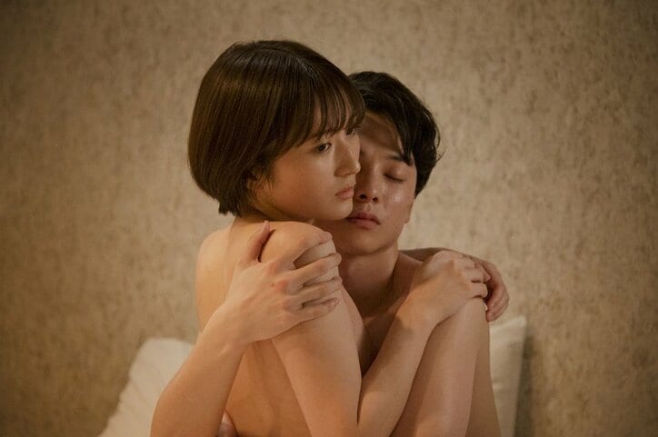 元AKB48大島涼花、ベッドで新境地開拓！大学時代の同期と泡まみれで大胆濡れ場