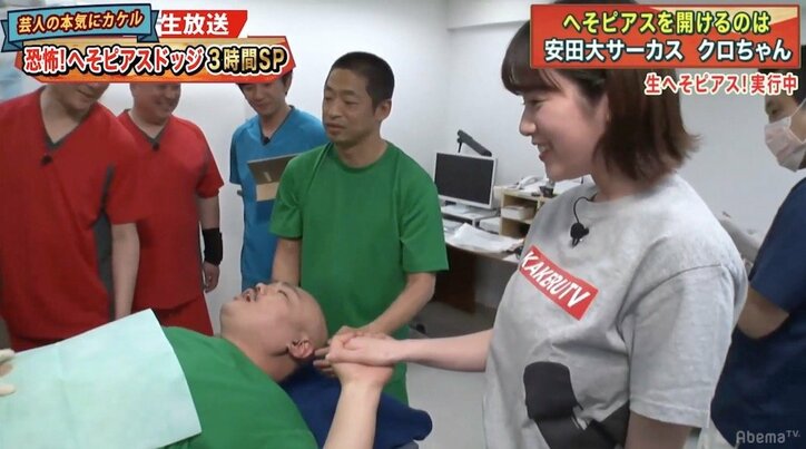 放送事故！安田大サーカス・クロちゃん、「へそピアス」開けられるｗｗｗ　ネット上が大歓喜