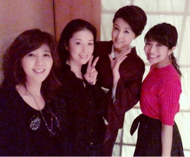 藤原紀香、石野真子らと“花盛り四姉妹”顔合わせ食事会「ついに、集結です!」