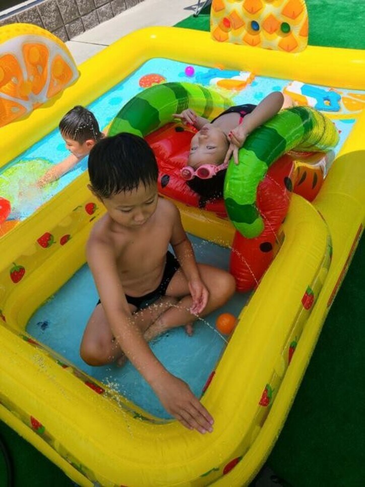  小原正子、娘のために購入したプールを公開「思ってたより大きくていい感じ」 
