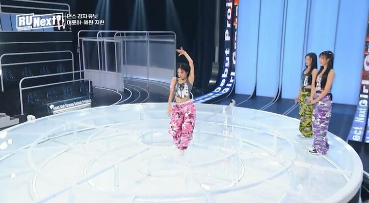 腰のマイクがブラブラと下がり… 「なんであんなに上手いの？」ダンス実力者練習生たちの即興フリースタイルバトルにコーチ陣が絶句、ハイレベルなHYBEオーディション