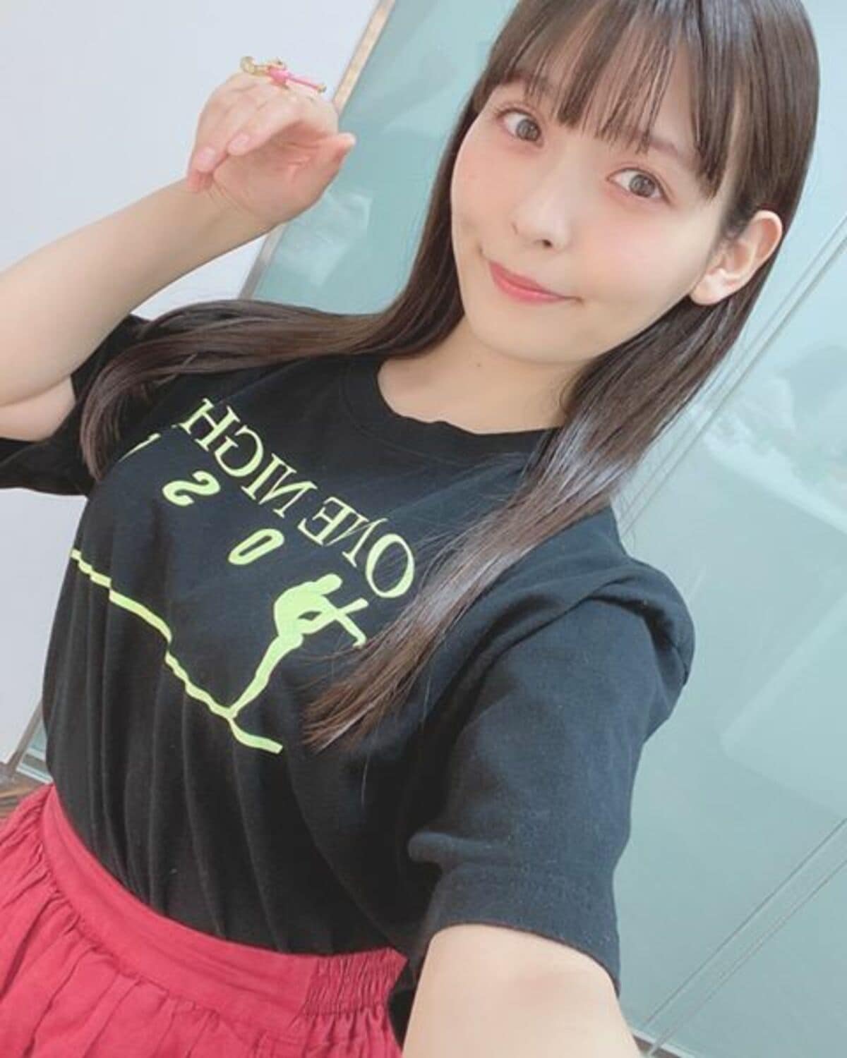 【未使用品】上坂すみれ　映像で抜かれても大丈夫Tシャツ　M　女性声優 可愛すぎる」「笑顔最高」声優・上坂すみれのカジュアルな黒T