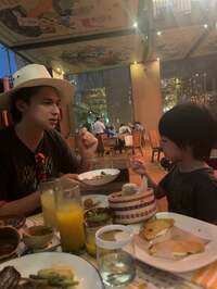 アレクサンダー『サラダに虫が100匹入ってる』