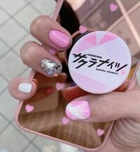 指先までサクラナイツ仕様に！モデル雀士の岡田紗佳、Mリーグファイナルを前に勝負ネイルを披露