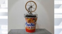 【映像】カップ麺と室温の温度差でスターリングエンジンが動く様子