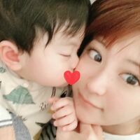 矢口真里、愛息子とのラブラブショット「最近私の頬っぺたを吸いながら寝るんです」