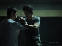 小栗旬×西島秀俊「CRISIS」『【オフショット】小栗旬さんの腕の筋肉が…すごい。』