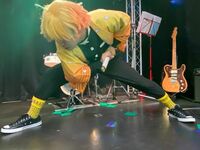 よゐこ濱口優、「鬼滅の刃」我妻善逸になりきり霹靂一閃ポーズ ファン「雰囲気出てます」