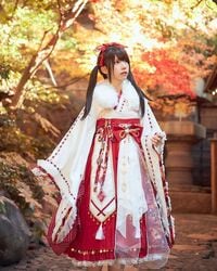 えなこが正月らしい巫女風コスプレを公開！「神々しい」「これは可愛すぎる」と大好評