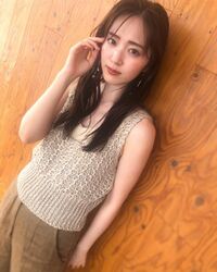 「かわいいです、癒し！」「めちゃ素敵」鈴木愛理、夏服オフショットを公開しファン歓喜