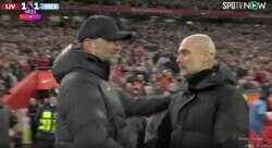 「泣けてくる」「寂しすぎるだろ」 名将が試合後に熱い抱擁を交わした瞬間　プレミアリーグを盛り上げたライバルの最後の対決にファン感涙