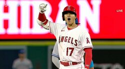 大谷翔平、WBCメキシコ戦を思い出させるツーベースからの咆哮 泳ぎながらあわやホームランに「あそこまで飛ぶのかよww」