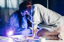 ブラックライトを当てると「好き」の文字が！ちょこ、みちゅに粋な告白、スタジオ絶叫「すごーい！！」『恋オオカミ』第11話