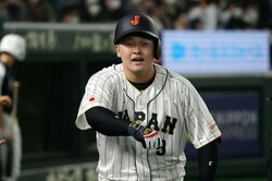 「世界の牧」がWBC 2号アーチ ベンチも大盛り上がりで佐々木朗希も一緒に「デスターシャ！」