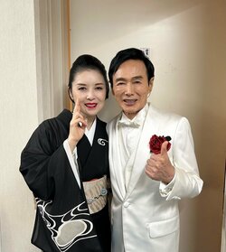 藤あや子、森進一との“豪華2ショット”公開「感動のあまり何度も涙を堪えました」