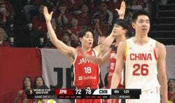 「何もしてない…」日本vs中国戦で“物議を醸す判定”「手を挙げてただけにしか見えない」「意味わからん」馬場雄大退場でファン騒然【バスケW杯予選】