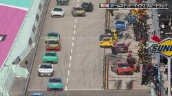 視聴者騒然！米人気レース、“同時ピットイン”で多重クラッシュの大混乱 「なぜ逆向きに…」もはやカオスの一部始終