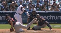 一体、何が起きた…！？ 大谷翔平、いきなり打ち方を変える　“天才的バットコントロール”がヤバすぎると話題に 「もう投げる所がない」「いつの間にリーグ最多安打」