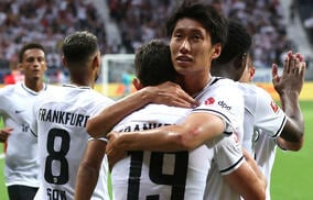 「感動する」「何度見ても良い」鎌田大地が美しい流れからダイビングヘッド！ 今季公式戦5ゴール2アシストに「覚醒したな」「絶好調」