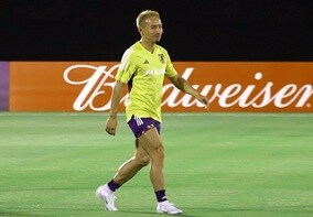 “スーパーサイヤ人長友”再び　「頭皮を痛め…」と冗談交えつつ「覚悟とともに」