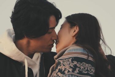 無我夢中で求め合う濃厚キス…爆モテ32歳美女とハイスペ経営者が我慢