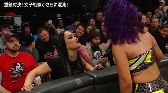 ベイリーにブッ飛ばされるロクサーヌ