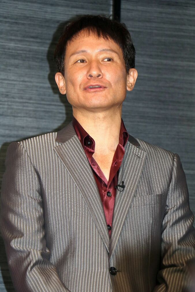 キャバ嬢役の夏菜、パンサー尾形の“キス顔攻撃”に困惑 9枚目