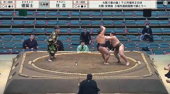 たった“一撃”で…力士が土俵の反対側に吹っ飛ぶ光景に館内どよめき「吹っ飛んだ」「反対側まで」 2枚目